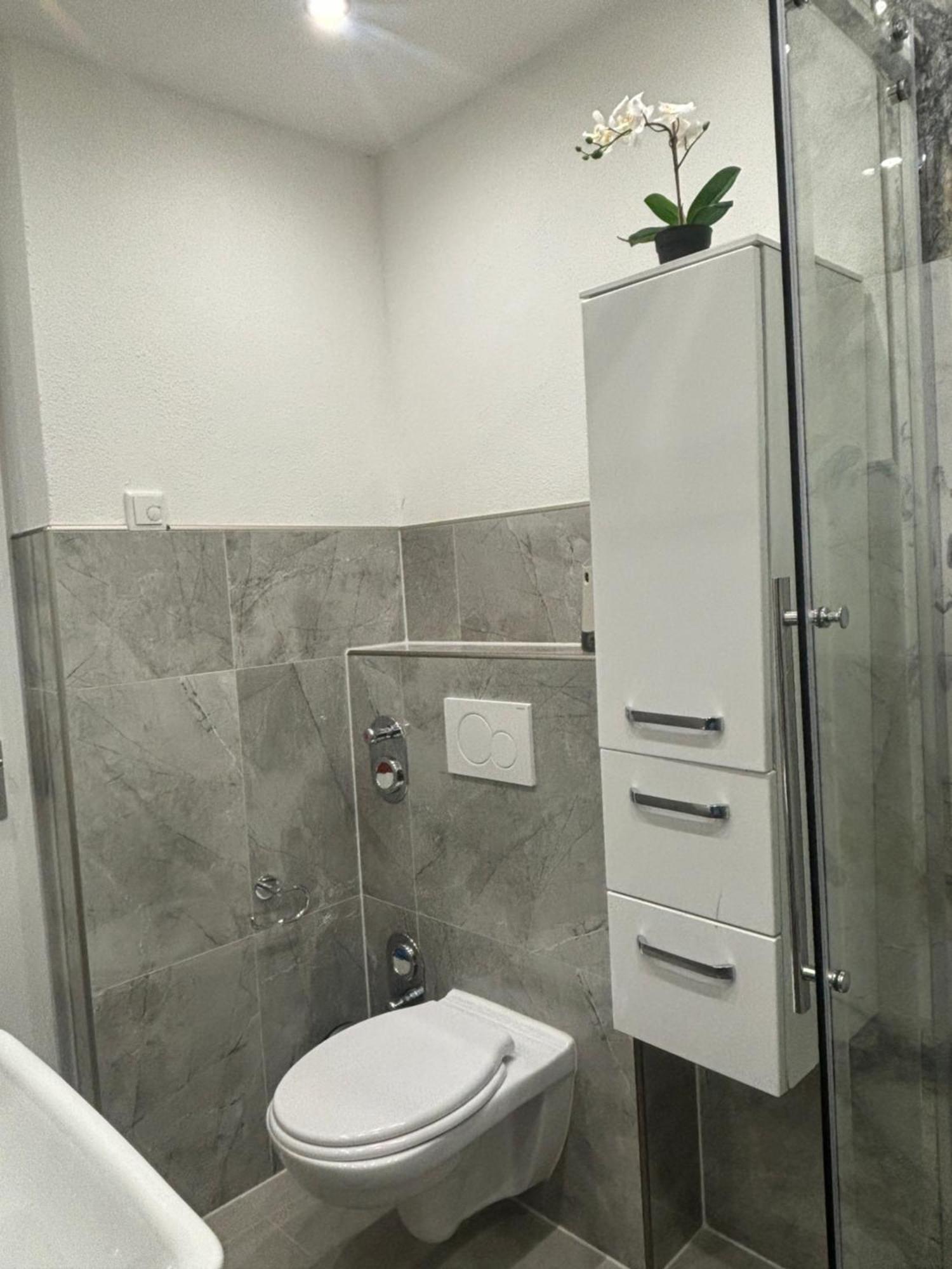 Lenti Duesseldorfer Apartment'S Bagian luar foto